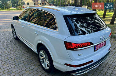 Позашляховик / Кросовер Audi Q7 2020 в 