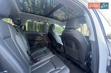 Позашляховик / Кросовер Audi Q7 2020 в 