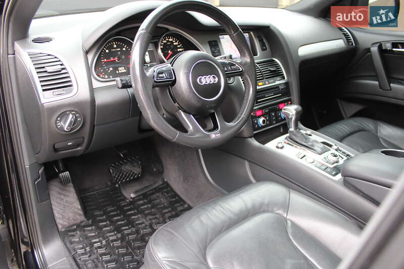 Позашляховик / Кросовер Audi Q7 2015 в Рівному