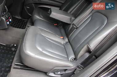 Позашляховик / Кросовер Audi Q7 2015 в 
