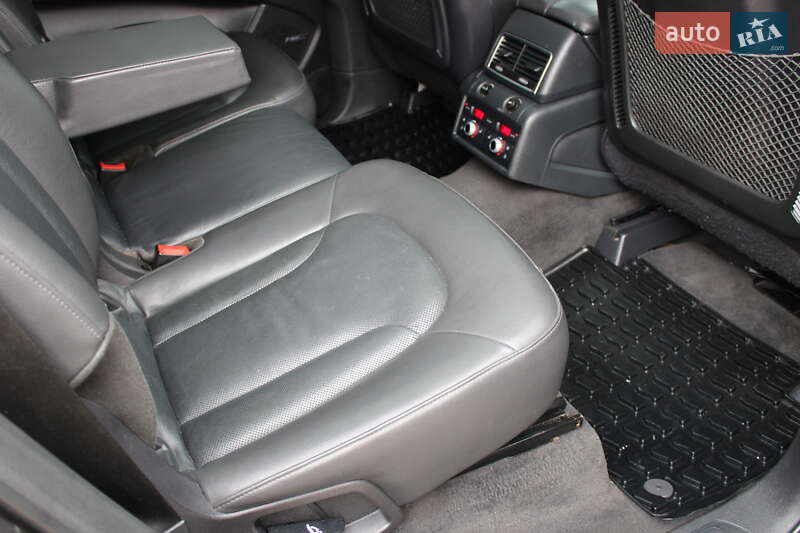 Позашляховик / Кросовер Audi Q7 2015 в Рівному