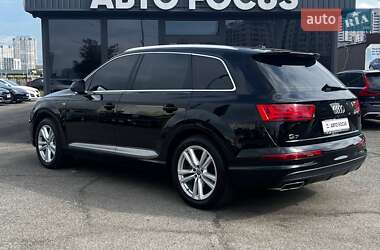 Позашляховик / Кросовер Audi Q7 2016 в 