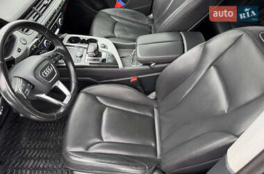 Позашляховик / Кросовер Audi Q7 2016 в 