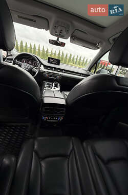 Позашляховик / Кросовер Audi Q7 2016 в 