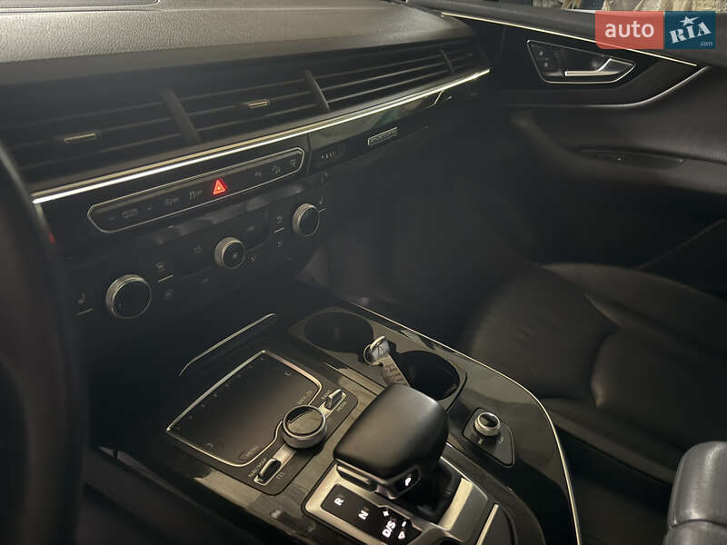 Позашляховик / Кросовер Audi Q7 2017 в Львові