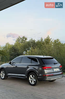 Внедорожник / Кроссовер Audi Q7 2020 в 