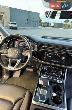 Внедорожник / Кроссовер Audi Q7 2020 в 