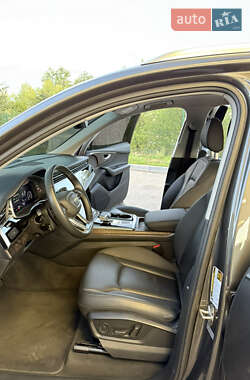 Внедорожник / Кроссовер Audi Q7 2020 в 