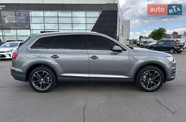 Внедорожник / Кроссовер Audi Q7 2016 в 