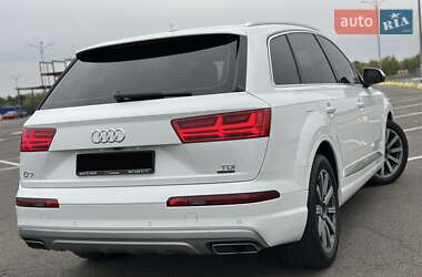 Позашляховик / Кросовер Audi Q7 2018 в 