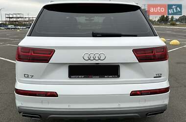 Позашляховик / Кросовер Audi Q7 2018 в 
