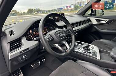 Позашляховик / Кросовер Audi Q7 2018 в 