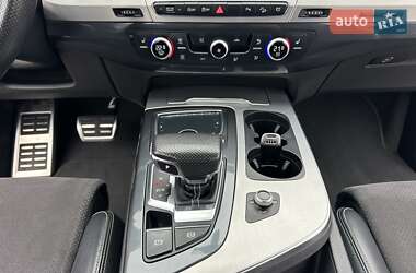 Позашляховик / Кросовер Audi Q7 2018 в 