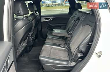 Позашляховик / Кросовер Audi Q7 2018 в 