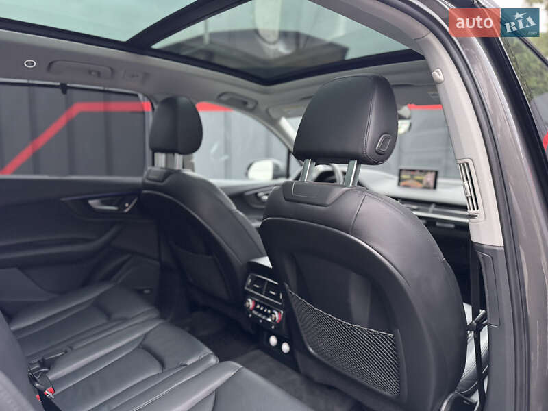 Позашляховик / Кросовер Audi Q7 2018 в Луцьку