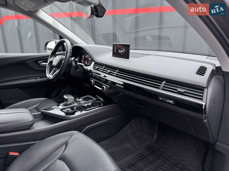 Позашляховик / Кросовер Audi Q7 2018 в Луцьку