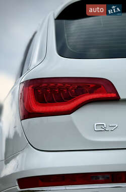 Позашляховик / Кросовер Audi Q7 2013 в 