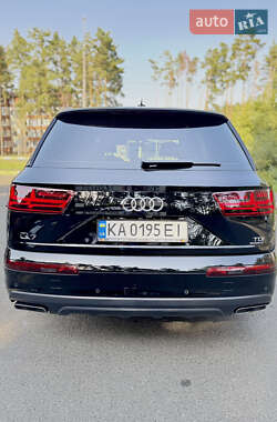 Внедорожник / Кроссовер Audi Q7 2017 в 