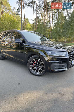 Внедорожник / Кроссовер Audi Q7 2017 в 