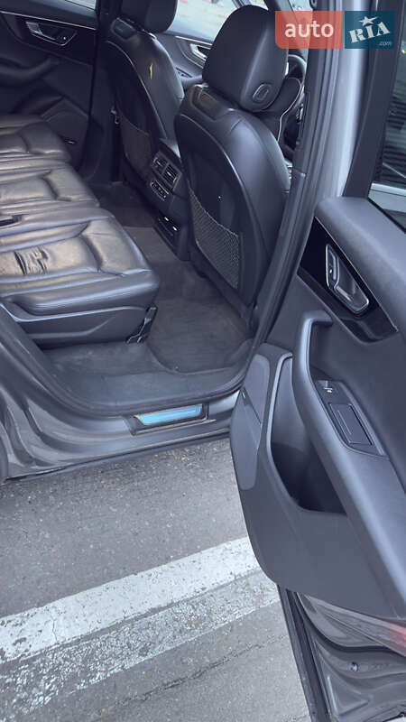 Позашляховик / Кросовер Audi Q7 2017 в Києві