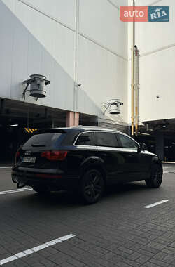 Позашляховик / Кросовер Audi Q7 2006 в 