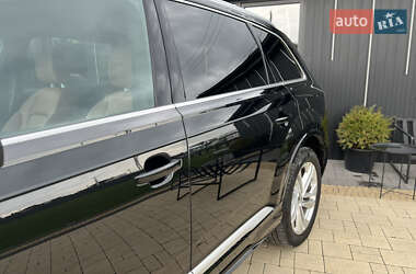 Позашляховик / Кросовер Audi Q7 2022 в 