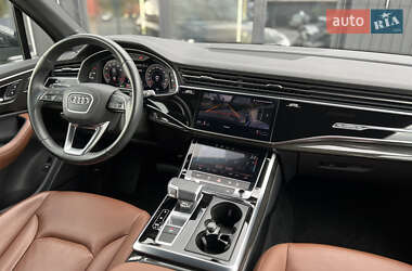 Позашляховик / Кросовер Audi Q7 2022 в 