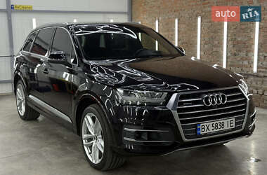Позашляховик / Кросовер Audi Q7 2016 в 
