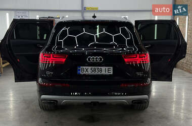 Позашляховик / Кросовер Audi Q7 2016 в 