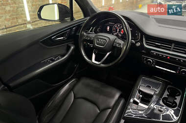Позашляховик / Кросовер Audi Q7 2016 в 