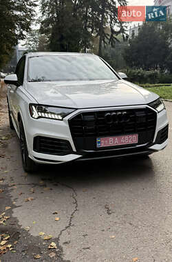 Позашляховик / Кросовер Audi Q7 2020 в 