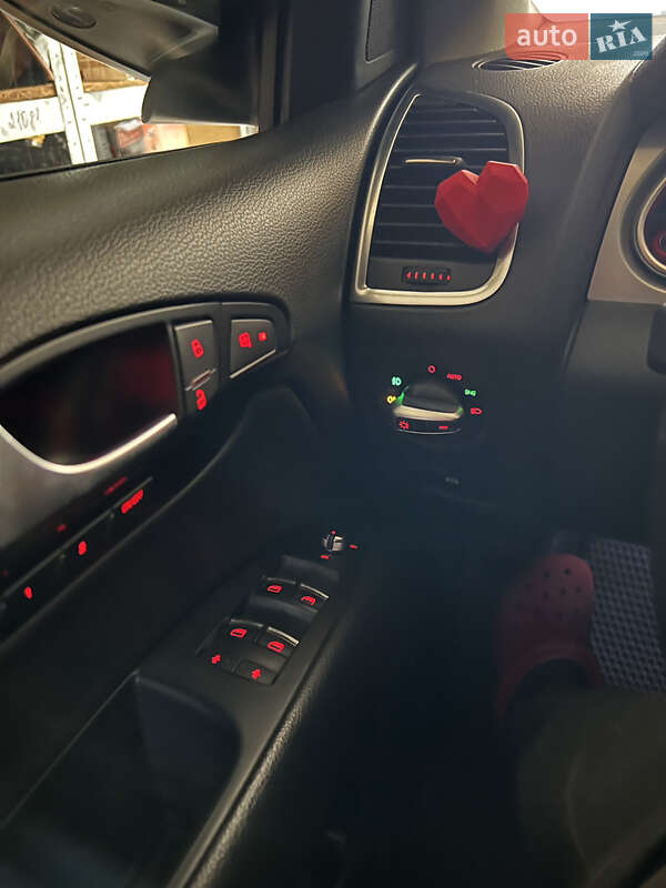 Позашляховик / Кросовер Audi Q7 2012 в Києві