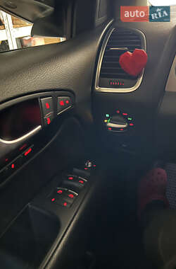 Позашляховик / Кросовер Audi Q7 2012 в 