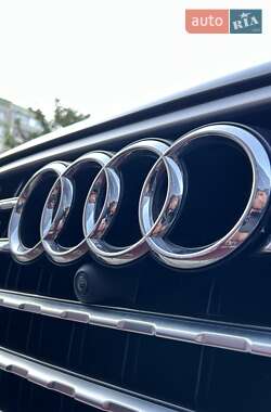 Позашляховик / Кросовер Audi Q7 2016 в 