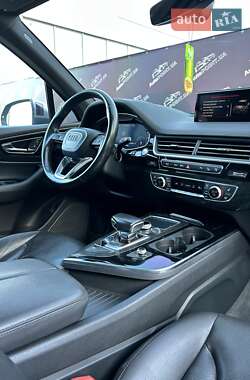 Позашляховик / Кросовер Audi Q7 2016 в 