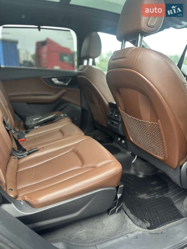 Внедорожник / Кроссовер Audi Q7 2017 в Радивилове