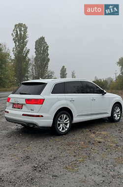 Позашляховик / Кросовер Audi Q7 2018 в 