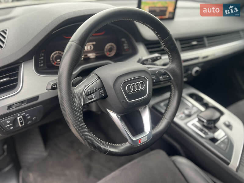 Внедорожник / Кроссовер Audi Q7 2015 в Киеве