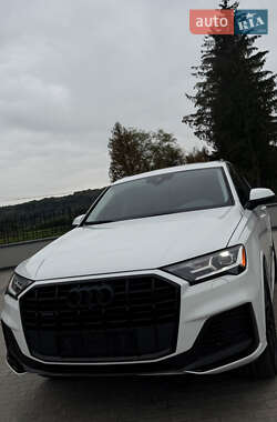 Позашляховик / Кросовер Audi Q7 2020 в 