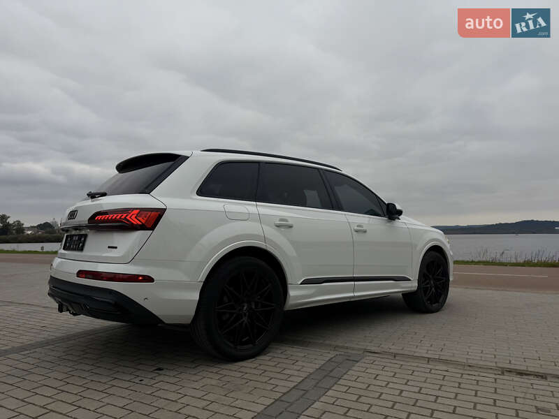 Позашляховик / Кросовер Audi Q7 2020 в Новояворівську