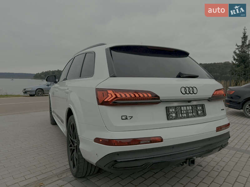 Позашляховик / Кросовер Audi Q7 2020 в Новояворівську