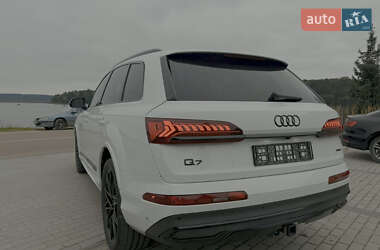 Позашляховик / Кросовер Audi Q7 2020 в 
