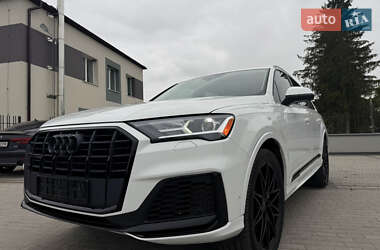 Позашляховик / Кросовер Audi Q7 2020 в 