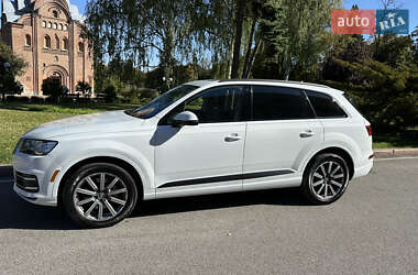 Позашляховик / Кросовер Audi Q7 2019 в 