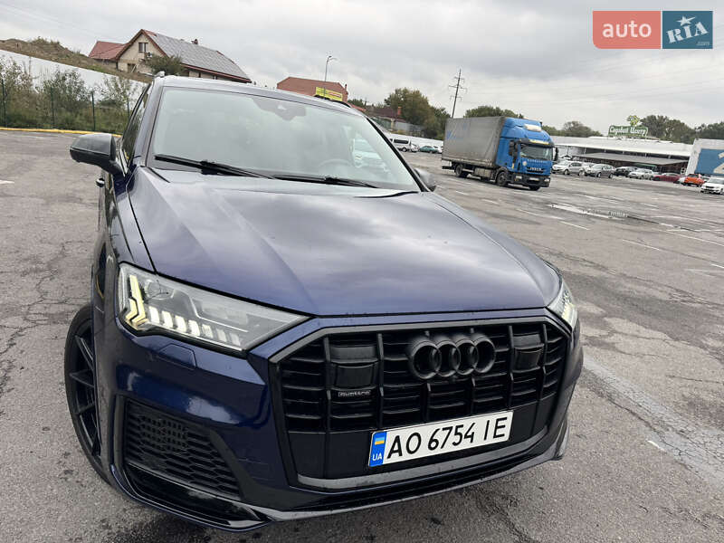 Позашляховик / Кросовер Audi Q7 2019 в Ужгороді