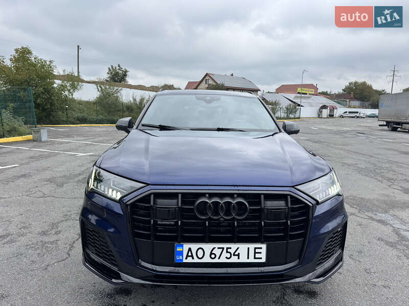 Позашляховик / Кросовер Audi Q7 2019 в Ужгороді