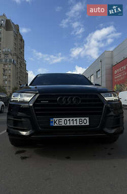 Позашляховик / Кросовер Audi Q7 2017 в 