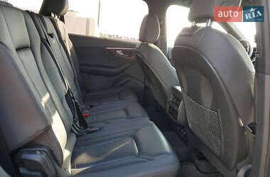 Позашляховик / Кросовер Audi Q7 2020 в 