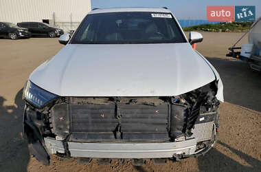 Позашляховик / Кросовер Audi Q7 2020 в 
