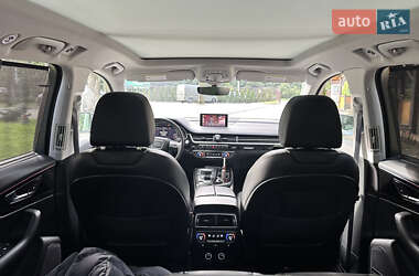 Позашляховик / Кросовер Audi Q7 2018 в 